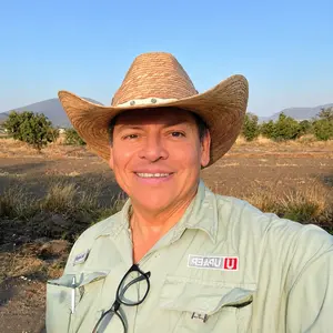 Dr. Luis Cabrera Mauleón